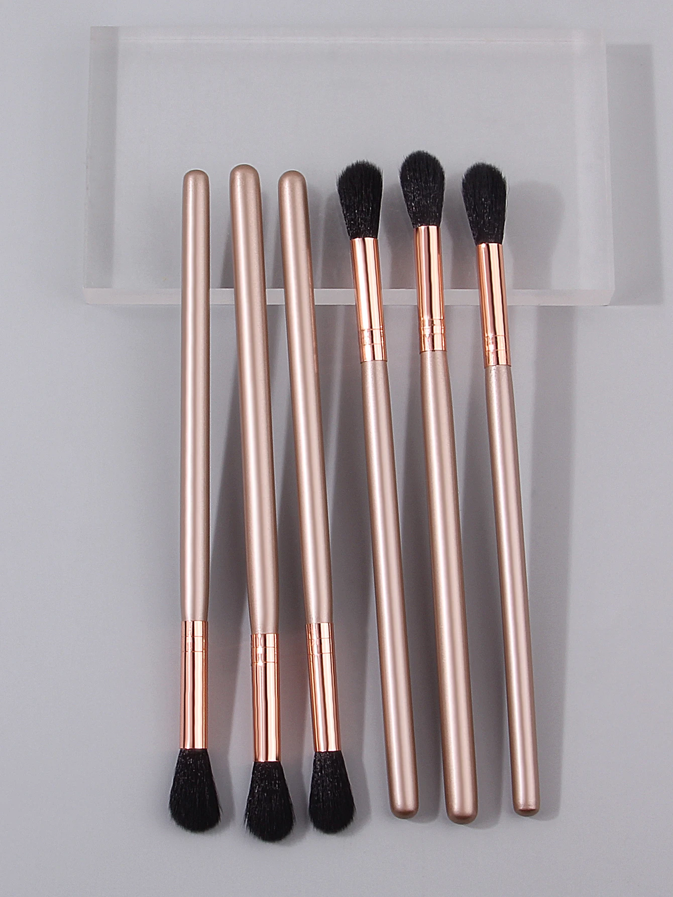 6PCS Champagne-colored makeup brush set:Flame Highlight Brush,Eyeshadow Brush,Nose Shadow Brush,Soft Bristle Facial makeup tools
