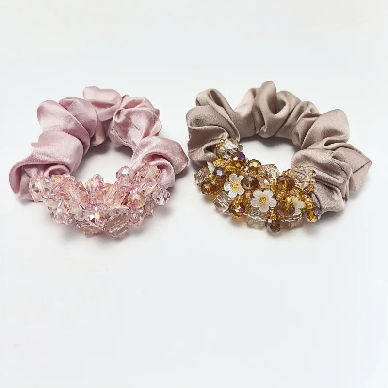 Neu eingetroffen: Luxuriöser Acryl-Blumen-Haargummi, Satin-Kristall-Pferdeschwanzhalter, modisches Haar-Accessoire für Damen – Detail 12