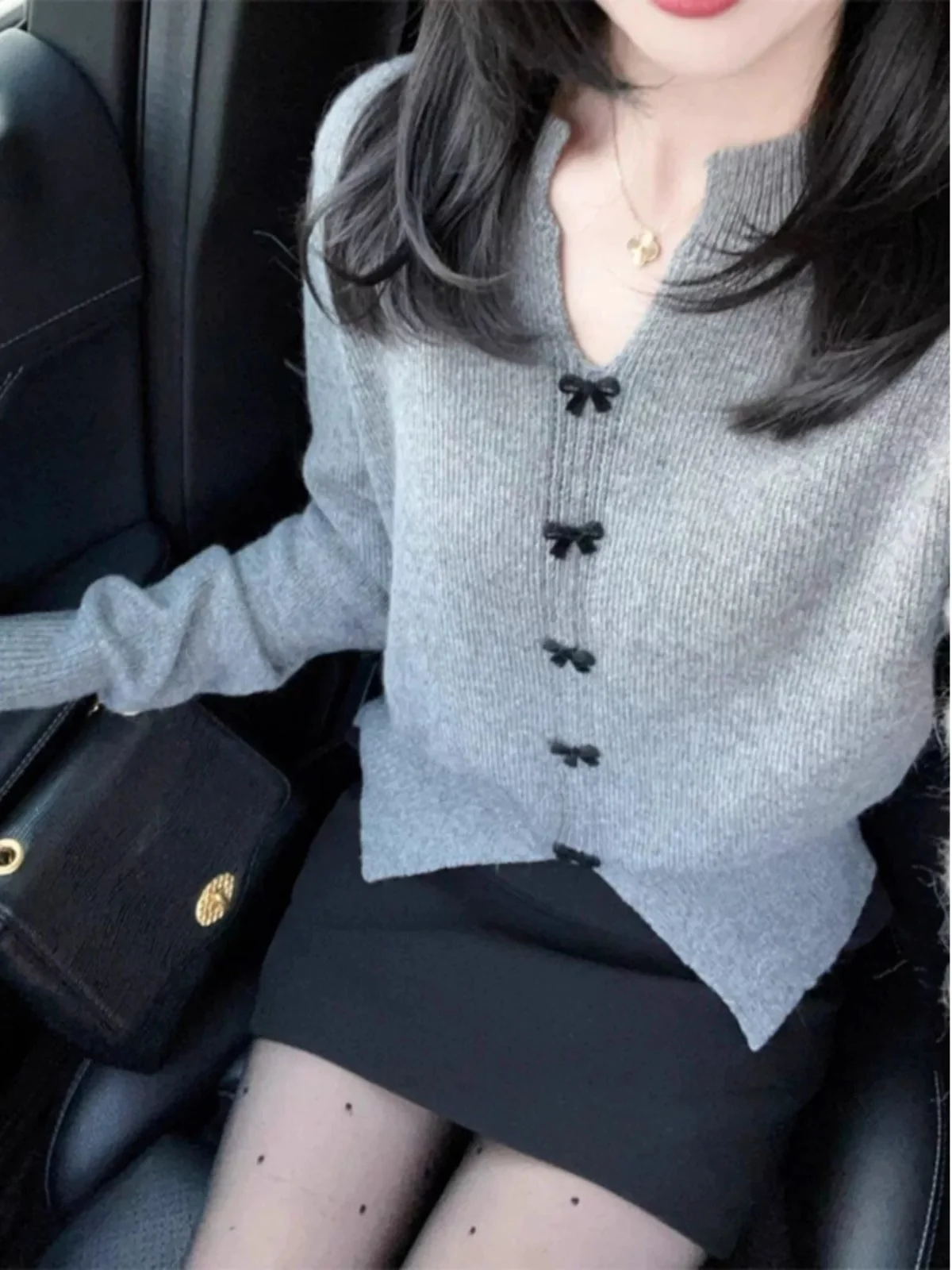 

ay V-Ne Knitted Sweater with Knot for Women Ele Base Layer irt Sli Autumn Winter High-End Camere Sw...