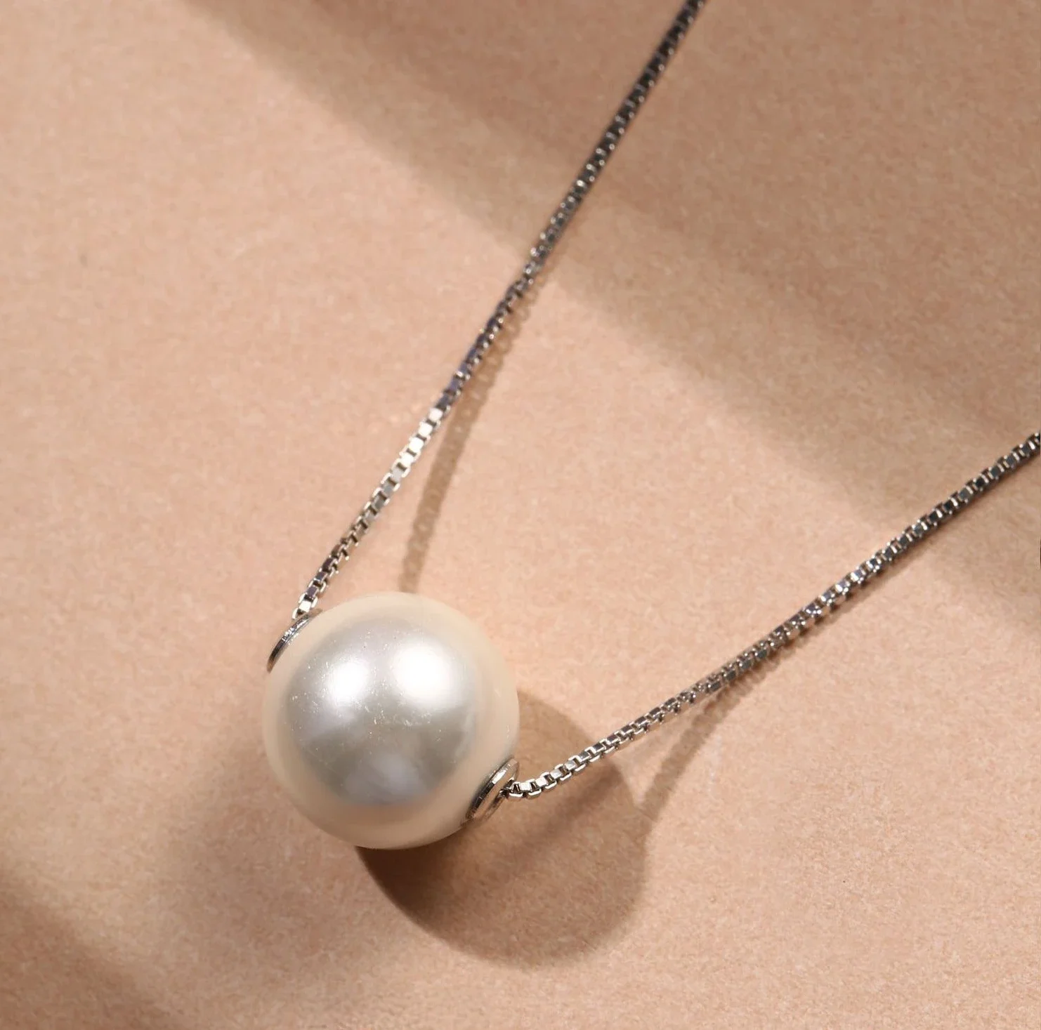 

Charming 20 "10MM Shell Pearl White Pearl Pendant Necklace