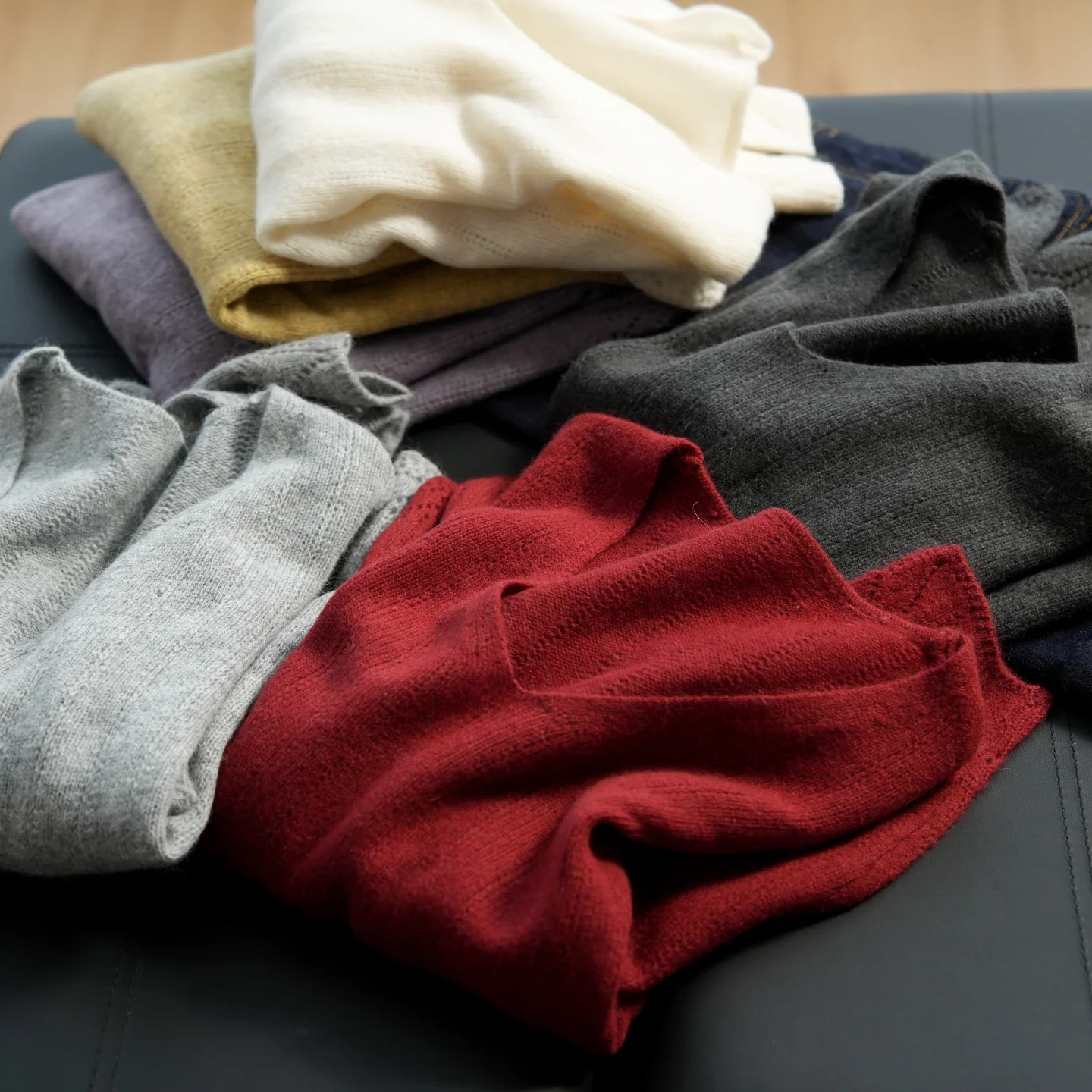 เสื้อสเวตเตอร์คอวีเรียบง่ายสำหรับผู้หญิง ทรงปกติ ผลิตภัณฑ์พิเศษสำหรับขายออนไลน์ ผสมขนแกะและขนกระต่าย เนื้อบางเบา เหมาะสำหรับฤดูใบไม้ร่วง สไตล์ลำลอง