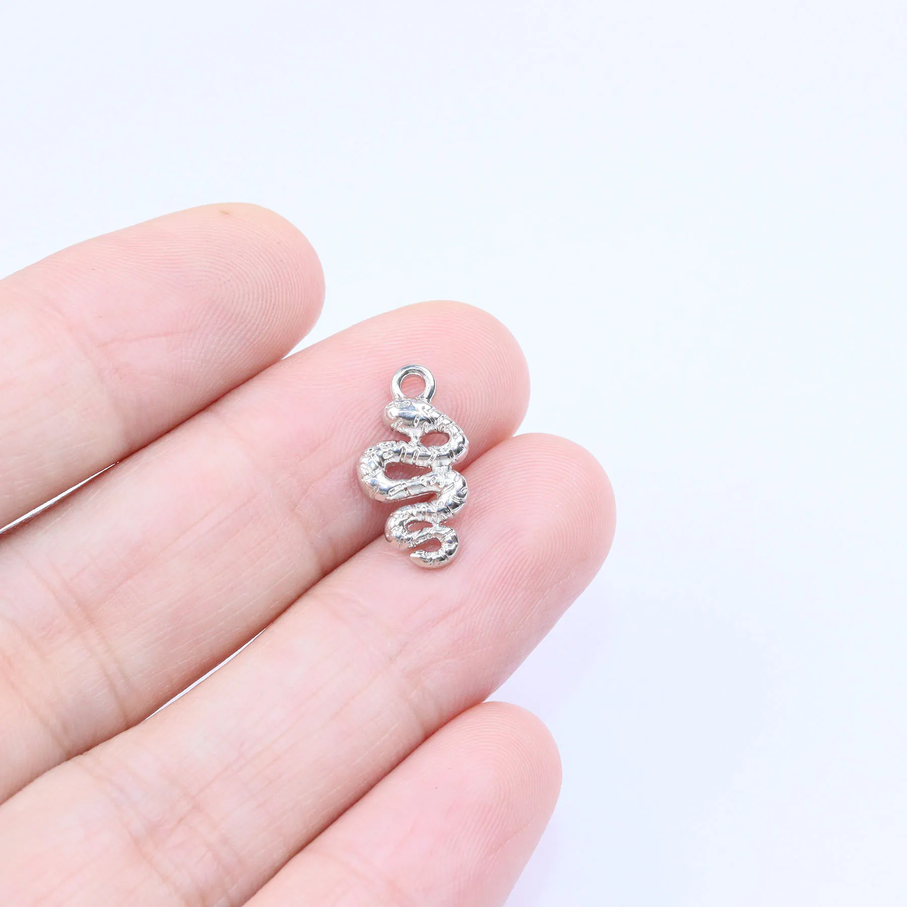 Eruifa 10/20pcs Wholesales 3D Lovely Snake Zinc alloy Charms Pendant Women's Fashion Jewelry DIY Necklace Eearring 2 Colors