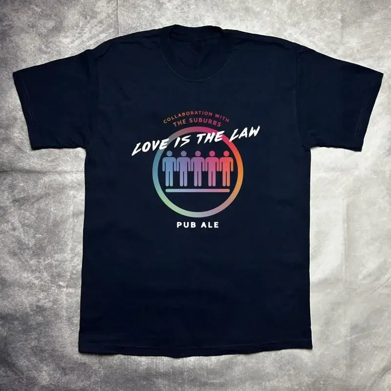The Suburbs Love Is Law Band T-Shirt aus Baumwolle, alle Größen