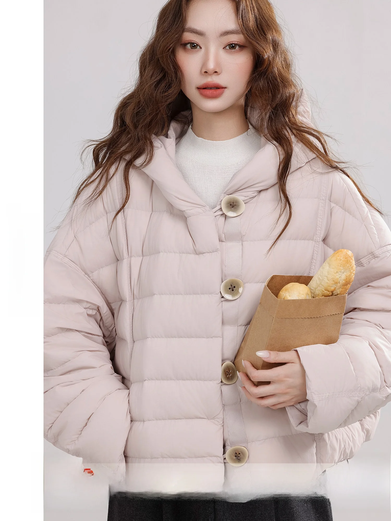 

Универсальная женская пуховая куртка с капюшоном в ретро-стиле, теплая и уютная, с наполнителем из пера, длинными рукавами, свободного кроя, стандартной длины.