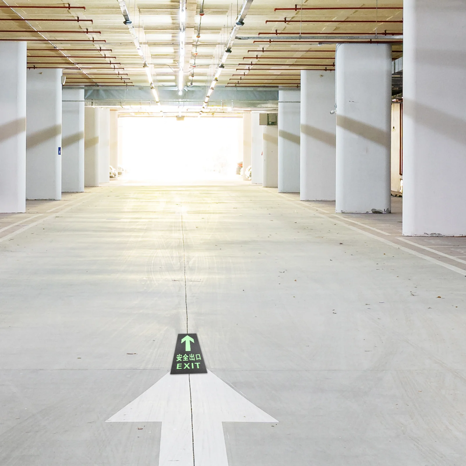 10 قطعة علامات السلامة الليلية توهج بولي كلوريد الفينيل مضيئة ذاتية اللصق ملصقات خروج الطوارئ النار خروج الاتجاه مؤشرات #2