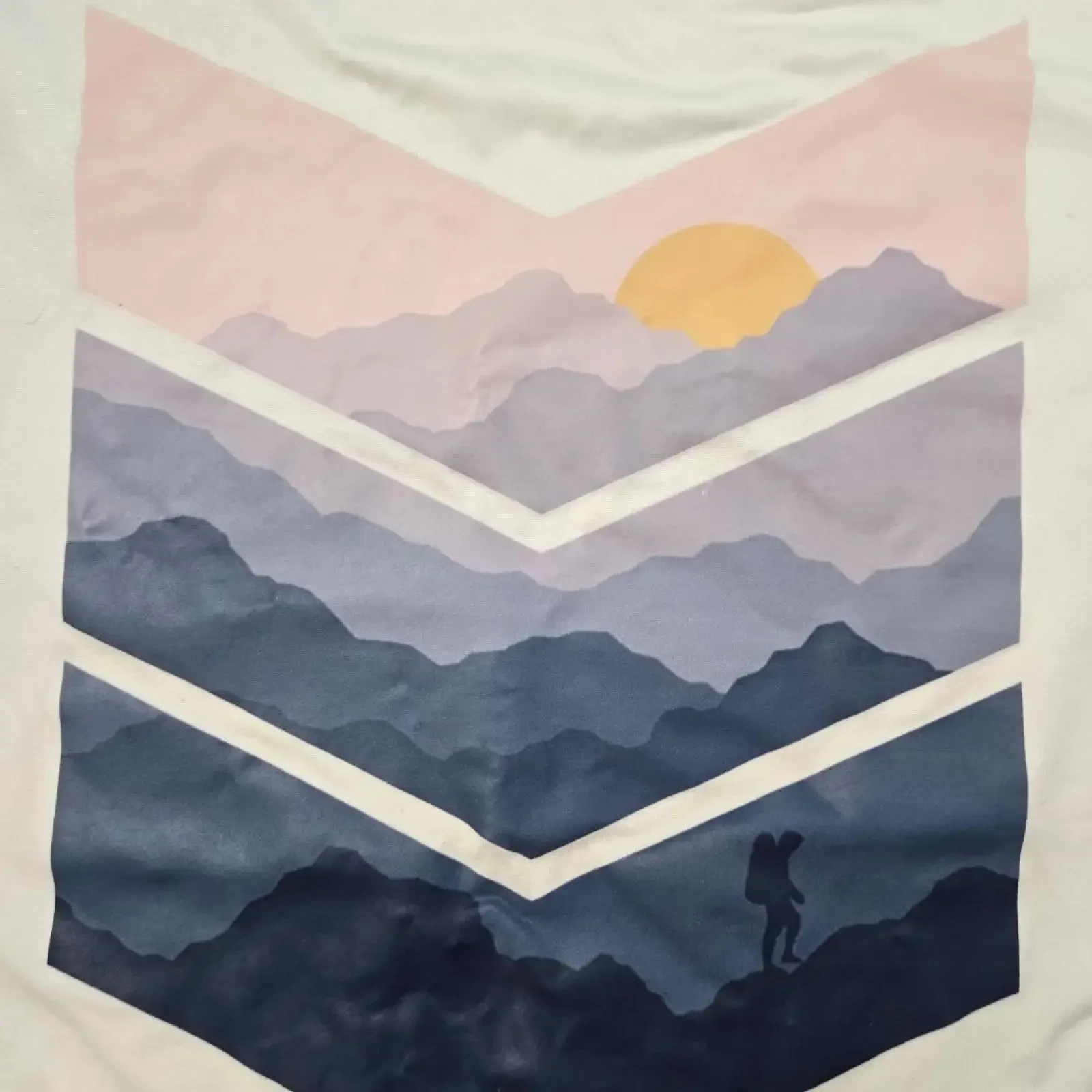 Mountain Sunrise Large T Shirt weiß mit Chevron Adventure Print vintage Washed designer clothes streetwear fashion