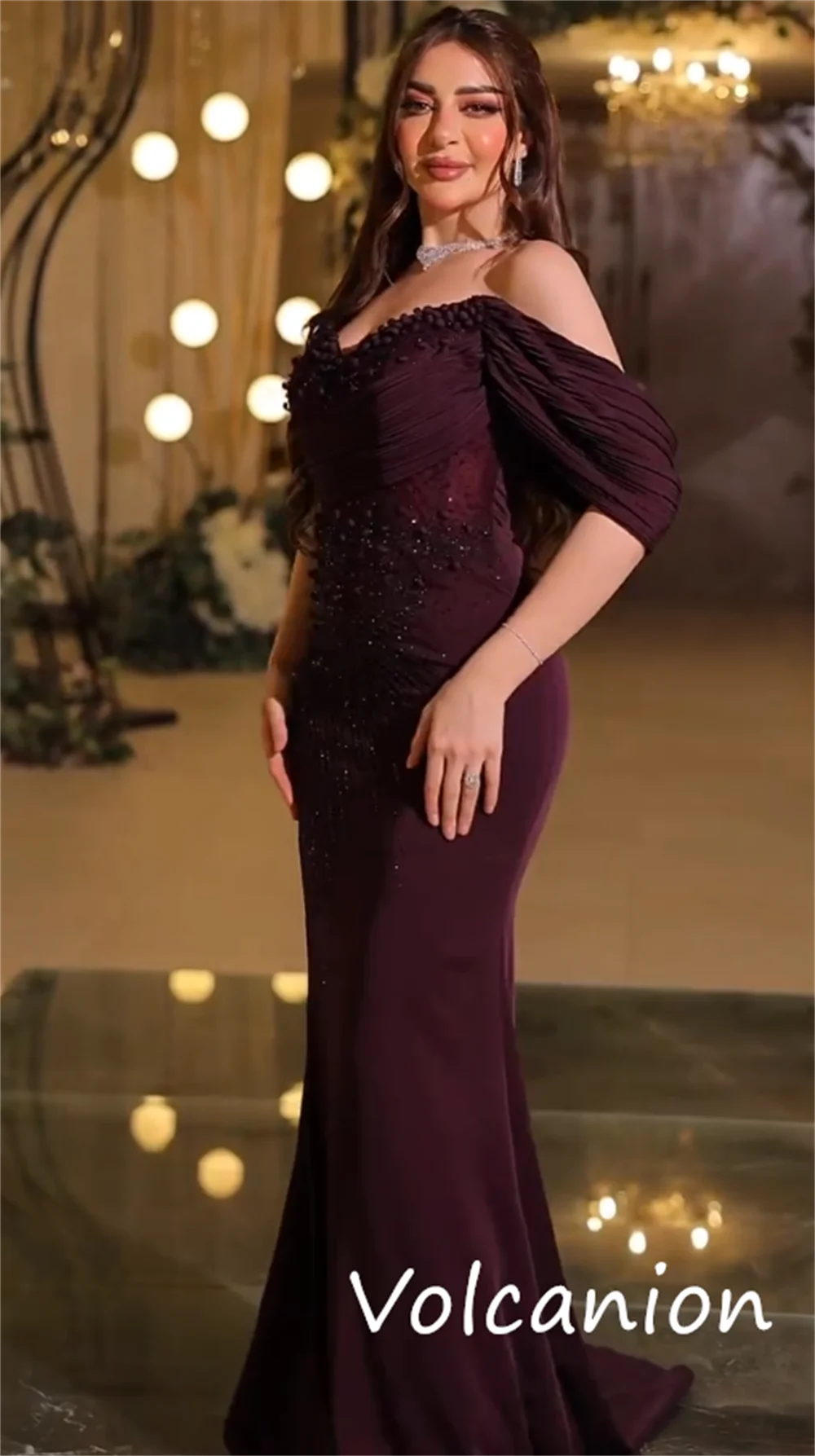 Abiti lunghi personalizzati eleganti in jersey scintillante con paillettes e pieghe a tromba con spalle scoperte Occasioni su misura sexy