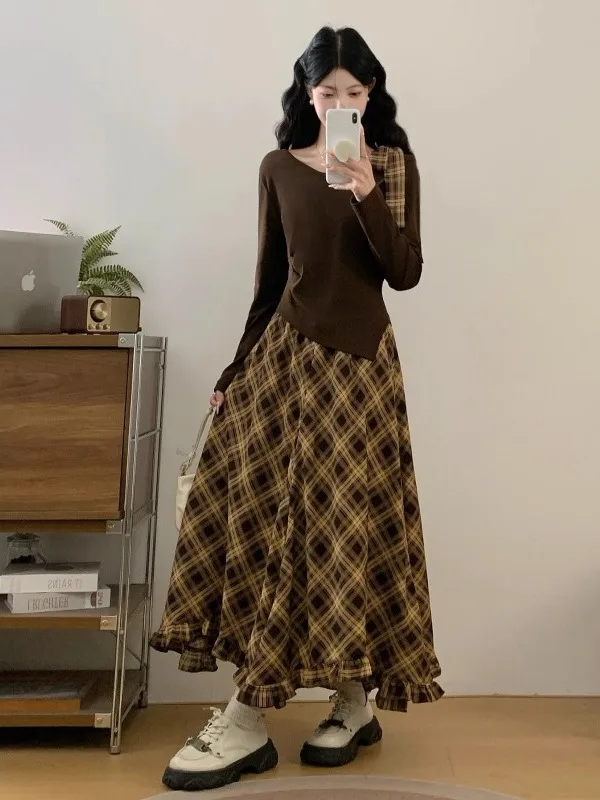 

Женский модный комплект больших размеров, осень 23, коричневая юбка в клетку, длинная футболка Sve, повседневная одежда для поездок на работу