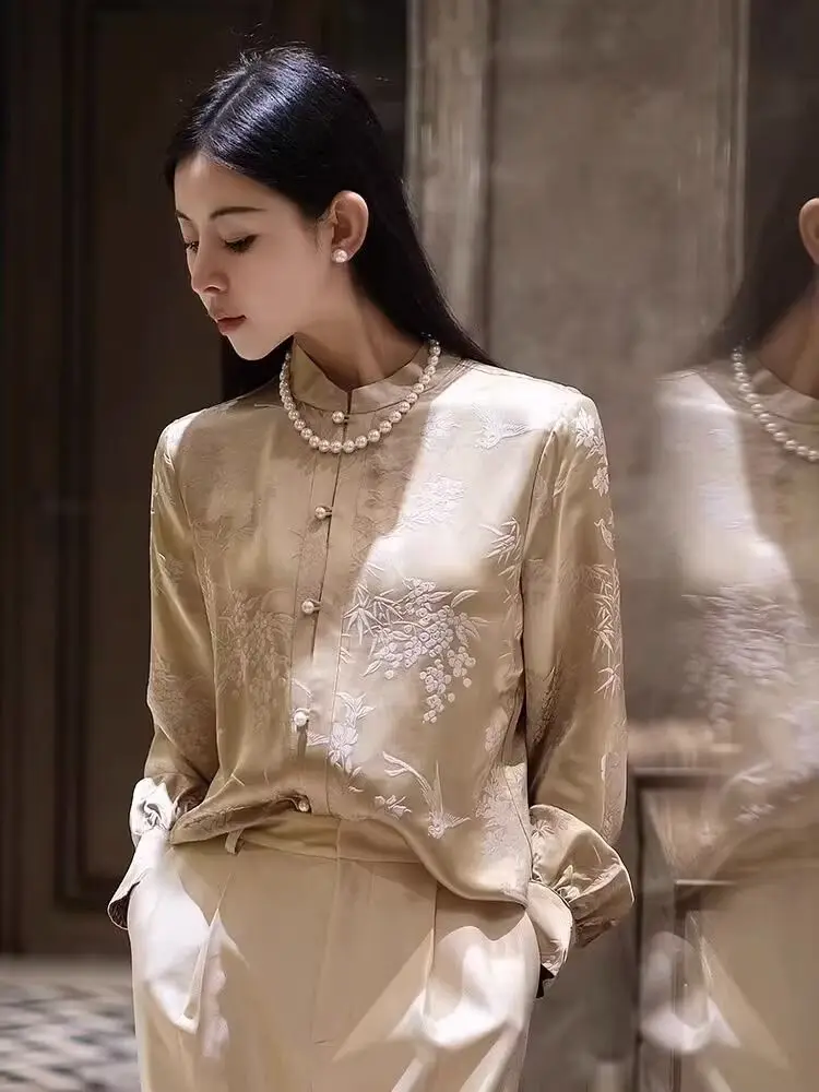 الشمبانيا اللون الرجعية زر متابعة قميص للنساء أوائل الخريف نمط جديد صغير الوقوف طوق الحرير محاكاة الصينية التقليدية نا