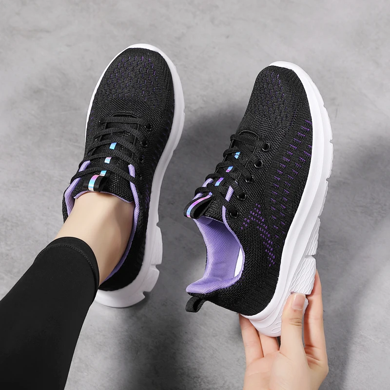 Sports shoes for women, breathable non slip soft sole wear-resistant,large-sized running shoes, low top, and brisk walking shoes