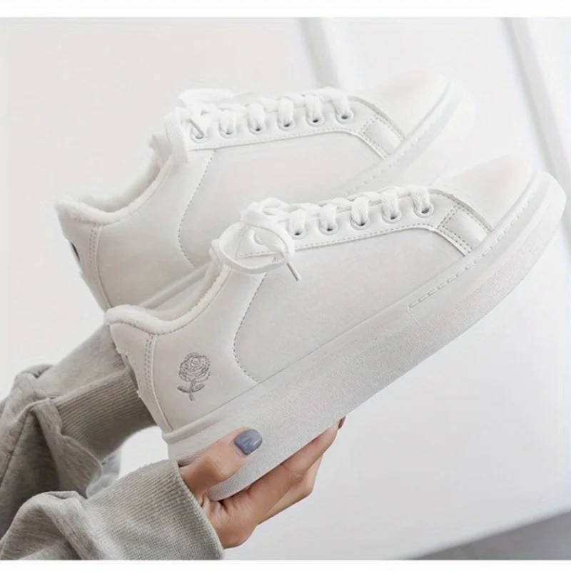 Women Casual Shoes New Spring White Sneakers Breathable Flower Lace-Up Women Sneakers Women Shoes Fashion Embroidered