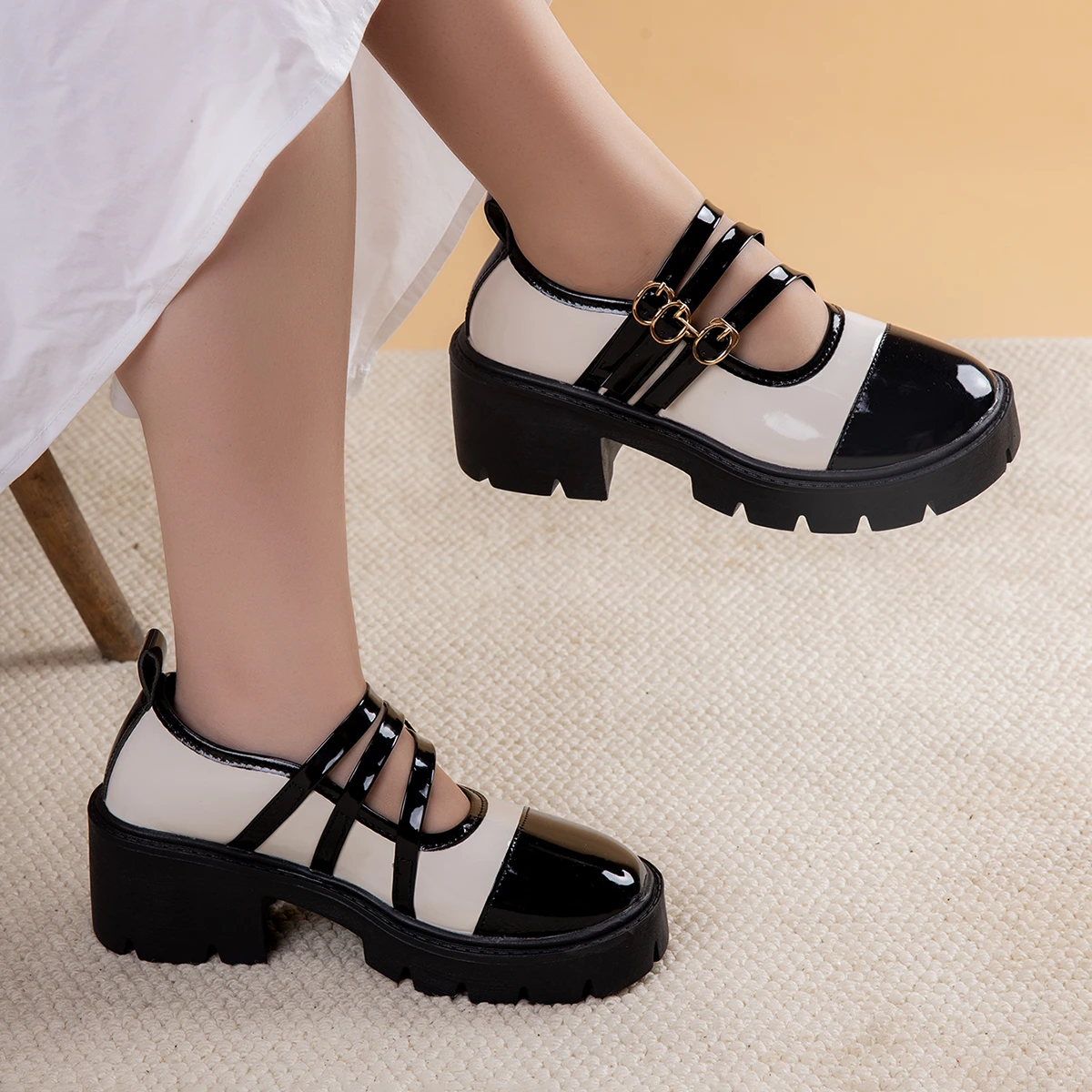 Women Loafers Chunky Platform Mary Jane Shoes Women Heart Buckle Strap Thick Heels Pumps Woman Patent Leather Lolita Shoes