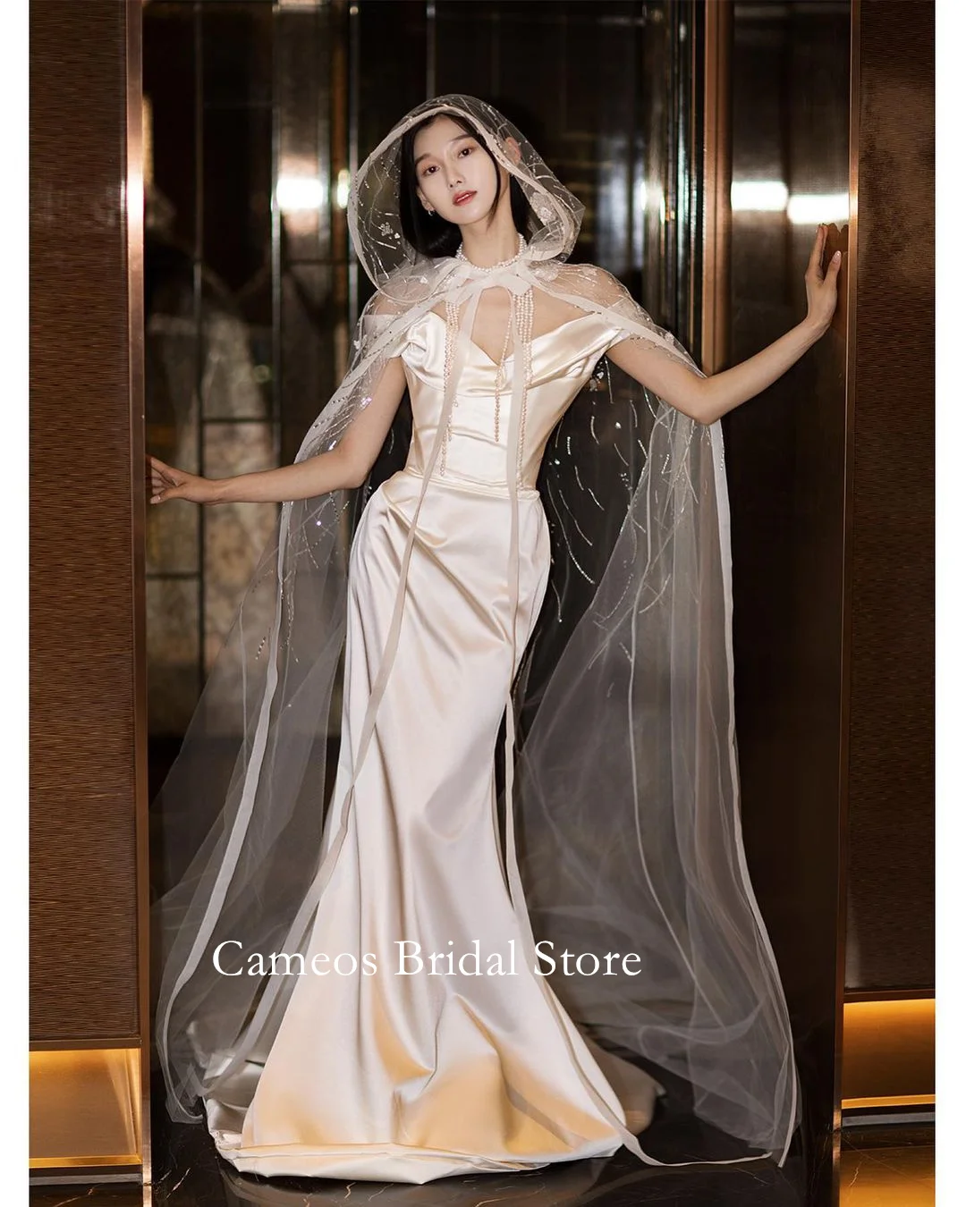 

SONDR Mermaid Satin Korea Elegant Ruched Ivory Wedding Dress Custom Made Bride Dress 웨딩드레스 Short Sleeves Wedding Gown Bridal