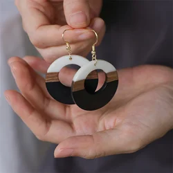 1-Pair Retro Round Geometric Hollow Natural Wood Resin Acrylic Earrings for Women's Daily Vacation, Gothic Elegant Style