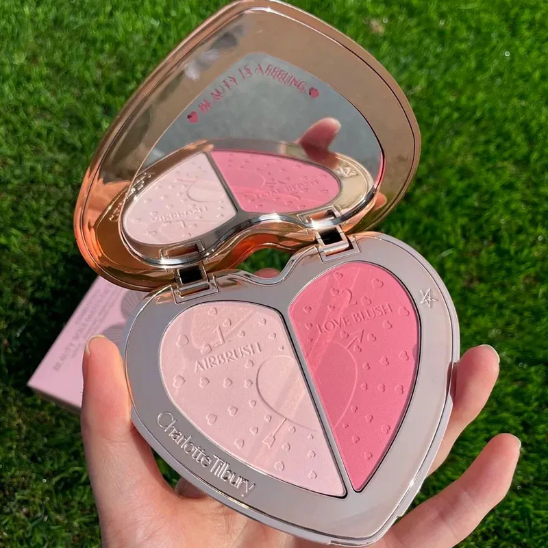 

Пудра Charlotte Tilbury AIRbrush Flawless Finish и матовые румяна Pillow Talk, палетка Pillow Talk Beauty Soulmates в форме сердца