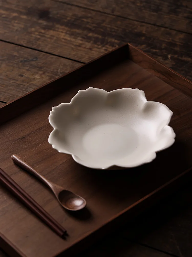 

Handmade Japanese Style Ceramic Dinner Plate Fruit Serving Bowl Petal Pattern Coarse Porcelain Creative Dining Utensils