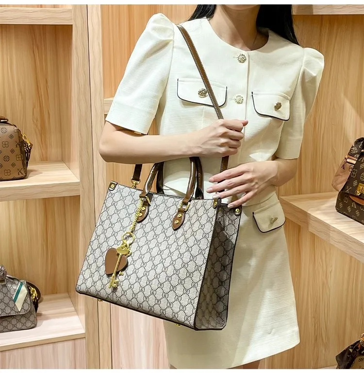 Light Luxury Fashion Brand Casual Trend Large Capacity Portable Tote Bag High-end and Versatile Printed Commuting Crossbody Bag