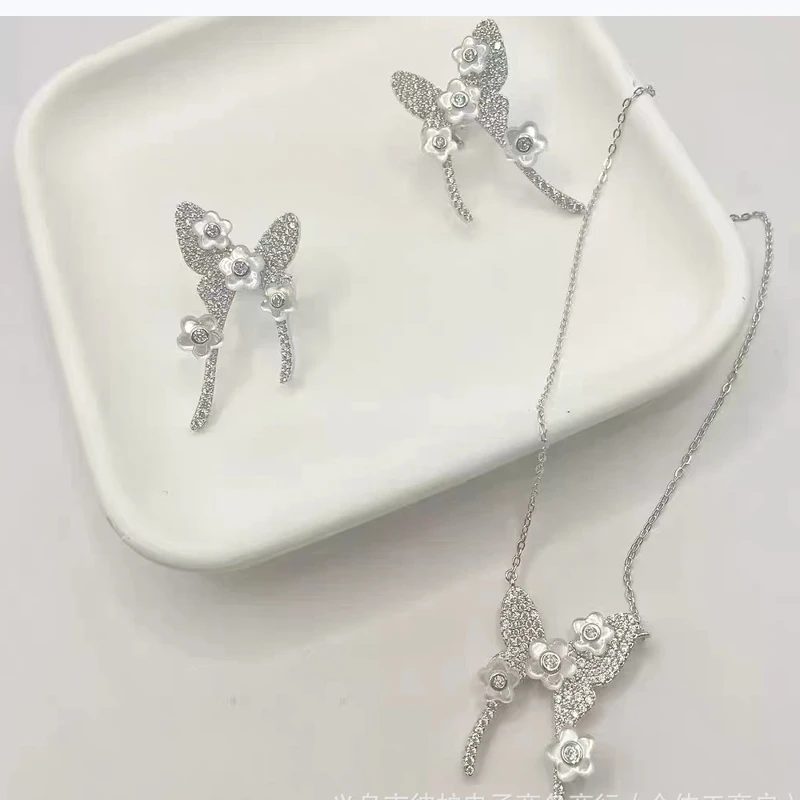 Butterfly Dream Butterfly Flower Fashion Light Luxury Necklace and Earrings Light Luxury Elegance in Stock