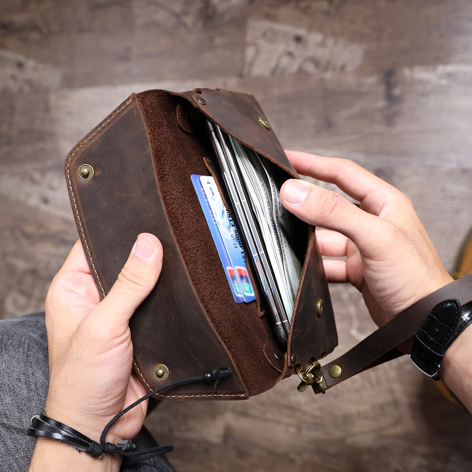 S.WORKER Klassische lange Geldbörse aus Vollnarbenleder für Herren, großes Fassungsvermögen für Bargeld und Karten, Taschenbörse – Detail 4