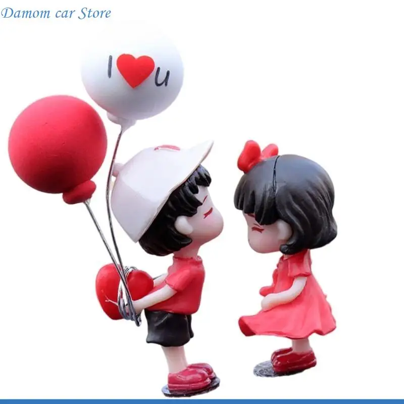 A2UC Dashboard Fuitboate Loving يحتضن تمثال مصغرة لأسعاء الرومانسيين