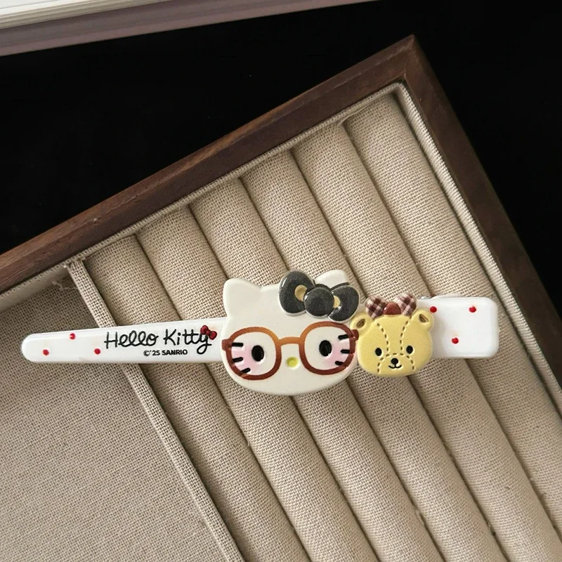 Sanrios Hellokittys Fermaglio per capelli Simpatico morsetto a becco d'anatra per ragazze Donne Forcine alla moda Accessori per acconciature alla moda Abbigliamento quotidiano