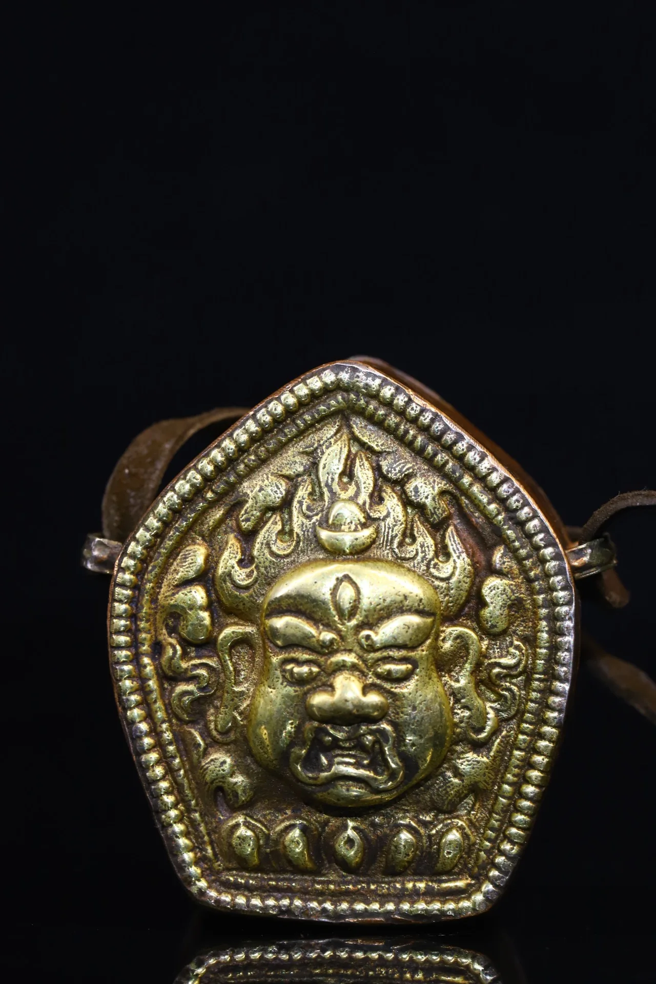 

2"Tibetan Temple Collection Old Bronze Cinnabar Mahakala Buddha Head Gawu Box Pendant Amulet Dharam Town house Exorcism