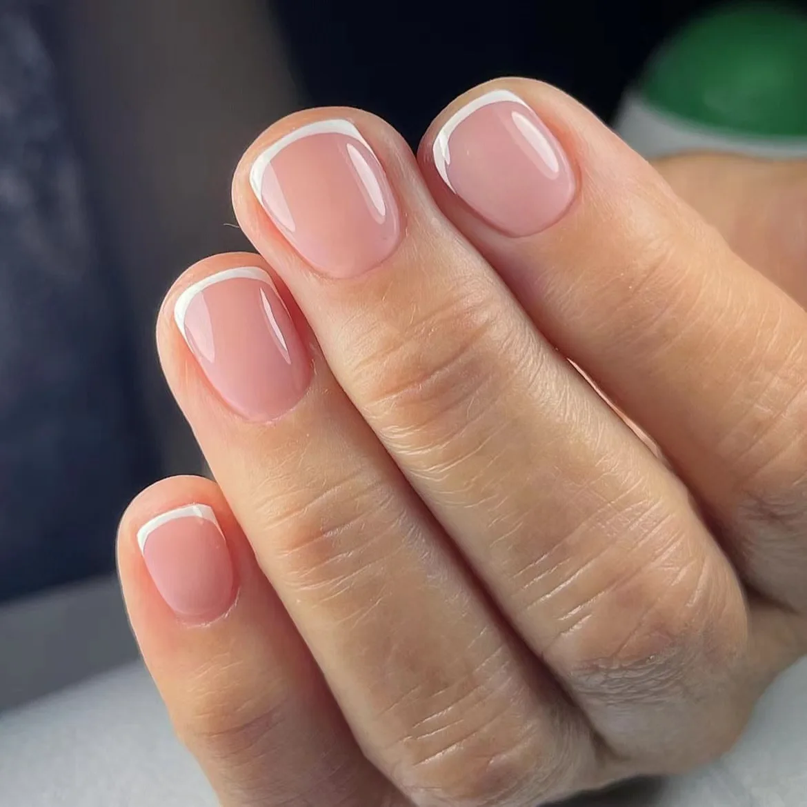 Juego de 24 Uds de uñas de cabeza cuadrada corta con pegamento de gelatina, uñas postizas de diseño francés Blanco Simple, acabado usable, prensa en uñas postizas