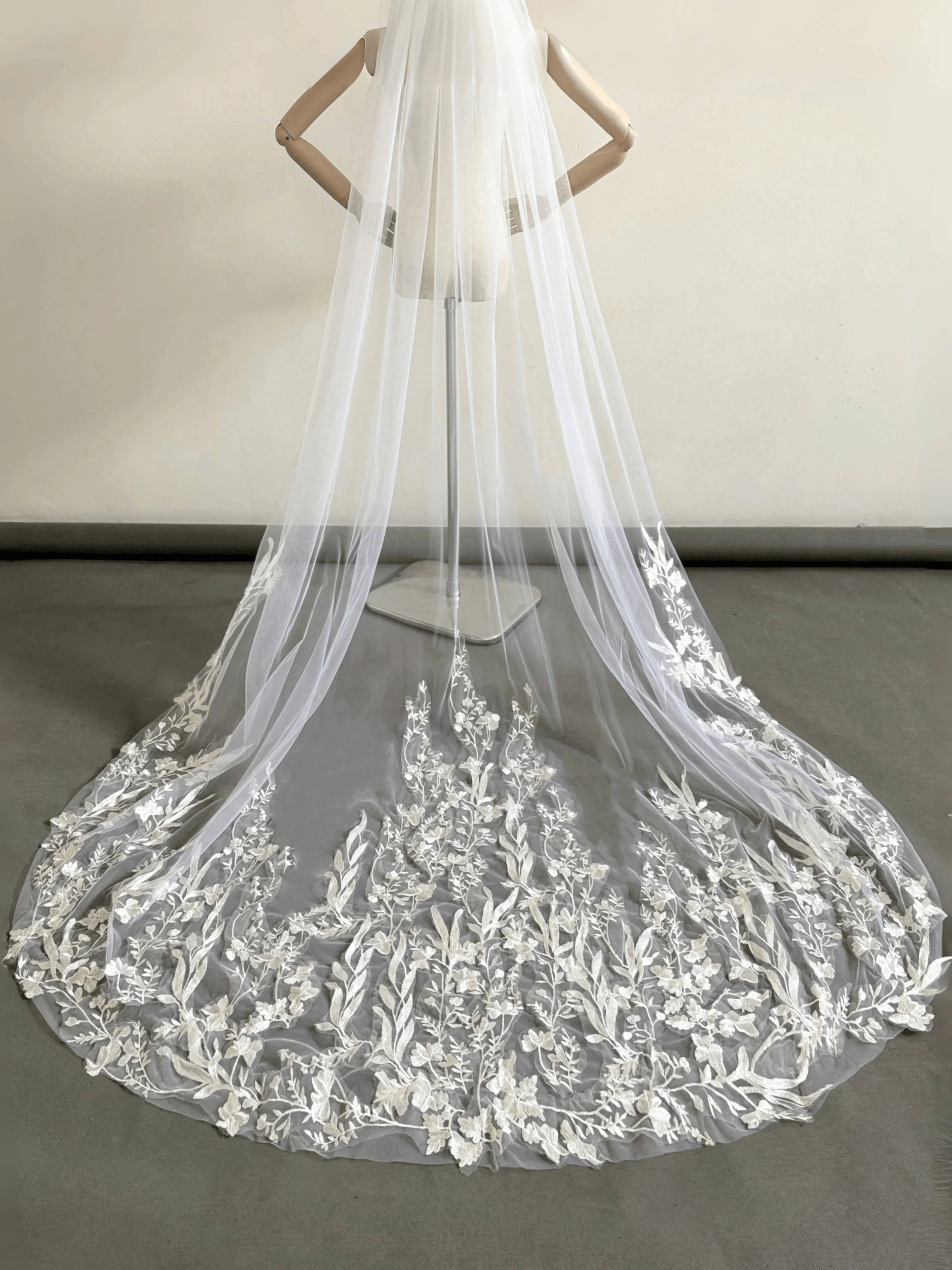 Wedding Veil Sparkling White Ivory Long Bridal Veils Wedding Veil Lace Appliques Soft Net Cathedral Veil