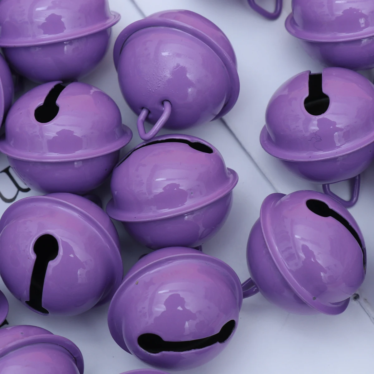 

100pcs Christmas Small Alloy Bells Diy Decoration Craft Bells Purple Home Wedding Party Pendant Gift Packaging Bright