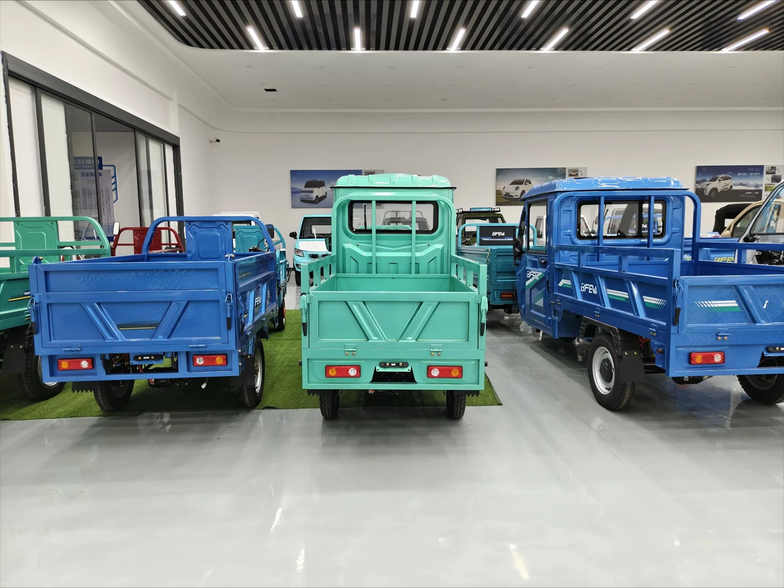QQA KEYU quality certification 60v800w fully enclosed cab portable electric tricycle for rural cargo transportation