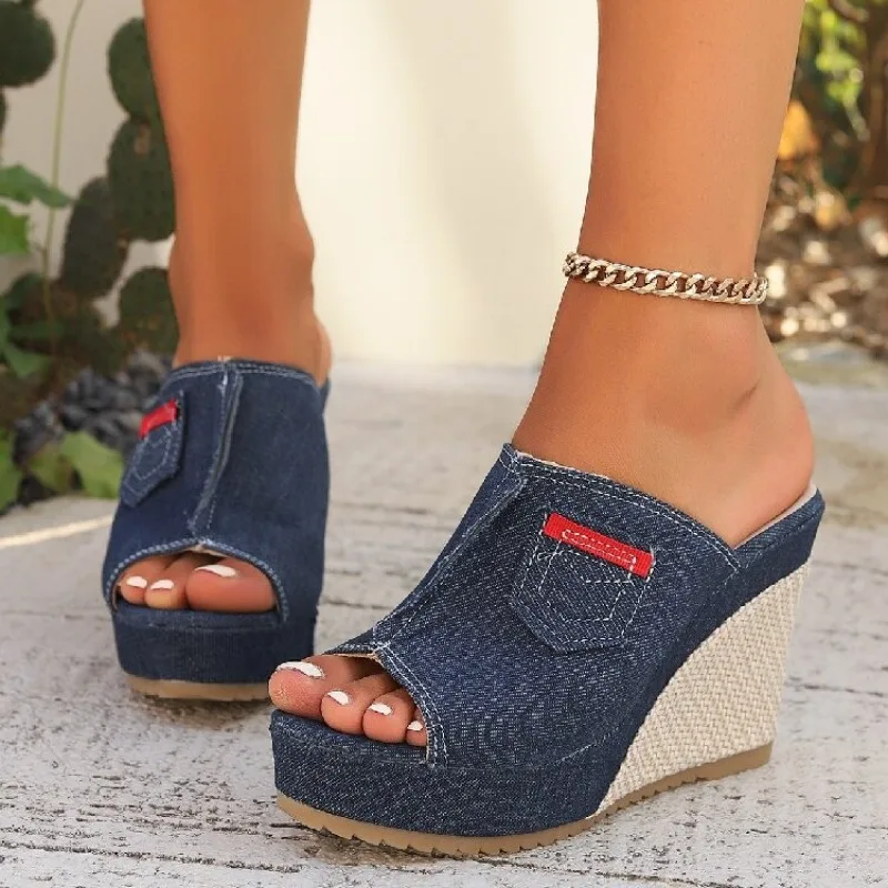 

2025 New Summer Women's Slope Heel Cool Slippers Thick Bottom Denim Fabric Simple Fashion Fish Mouth Drag Woman Shoes