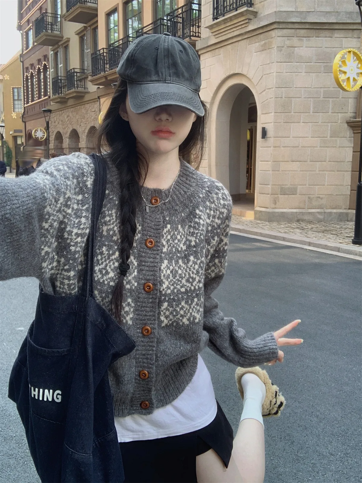 

Корейский вязаный кардиган в стиле Fair Isle, мягкий, свободный, женский, с круглым вырезом, на весну, в стиле Lazy Sle, с длинными рукавами, из смесового полиэстера.