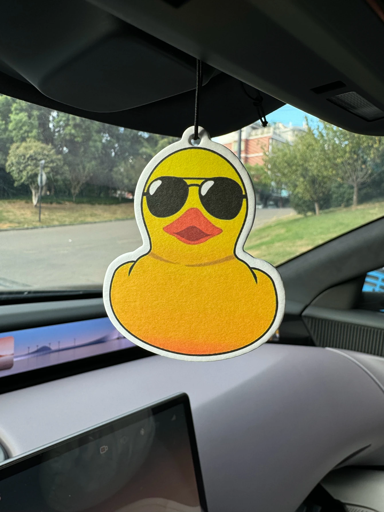 Rubber Duck Hilton (Hotel Scent) Car Air Freshener |   Rearview Mirror Hanger & Dual-Purpose Air Vent Clip |   Natural Material Aromatherapy Tablets |   Long-Lasting Fragrance for 90 Days |   Alcohol-Free |   Not Afraid of Direct Exposure to the Sun |   Designed Specifically for Odor Removal in Cars, Closets, and Bathrooms. |   Cartoon Animation Graphics |   Unisex |   Luxury-Grade Fragrance |   The Same Marine Fragrance Used in Five-Star Hotels