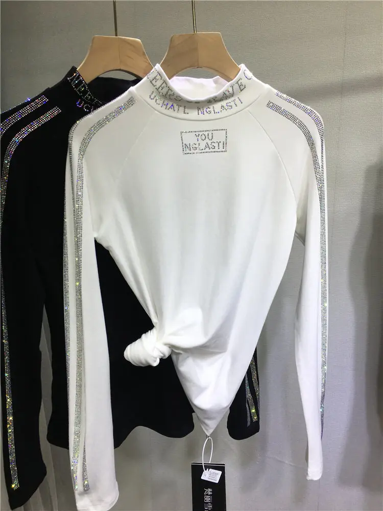 เสื้อยืดแขนยาวทรงเข้ารูป คอสูง ประดับคริสตัล งานหนัก สีดำ พิมพ์ลายตัวอักษร  สำหรับผู้หญิง ฤดูใบไม้ร่วง ฤดูหนาว รุ่นใหม่