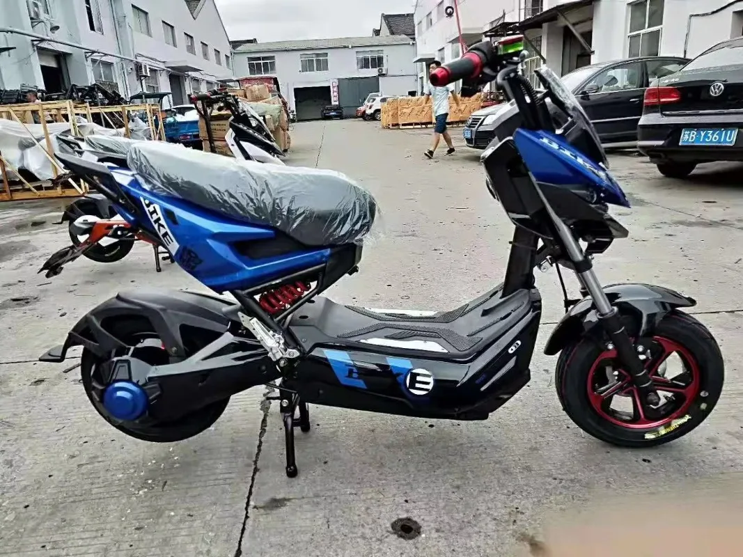 Scooter eléctrico todoterreno de la motocicleta de la gama larga de dos ruedas del ciclomotor eléctrico del nuevo estilo 2025