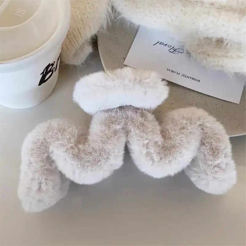 

39BB Wavelike Plush Hair Clip Hair Claw Clips Hair Banana Barrettes Non-Slip Jaw Clip Girls Grab Hair Claw for Women