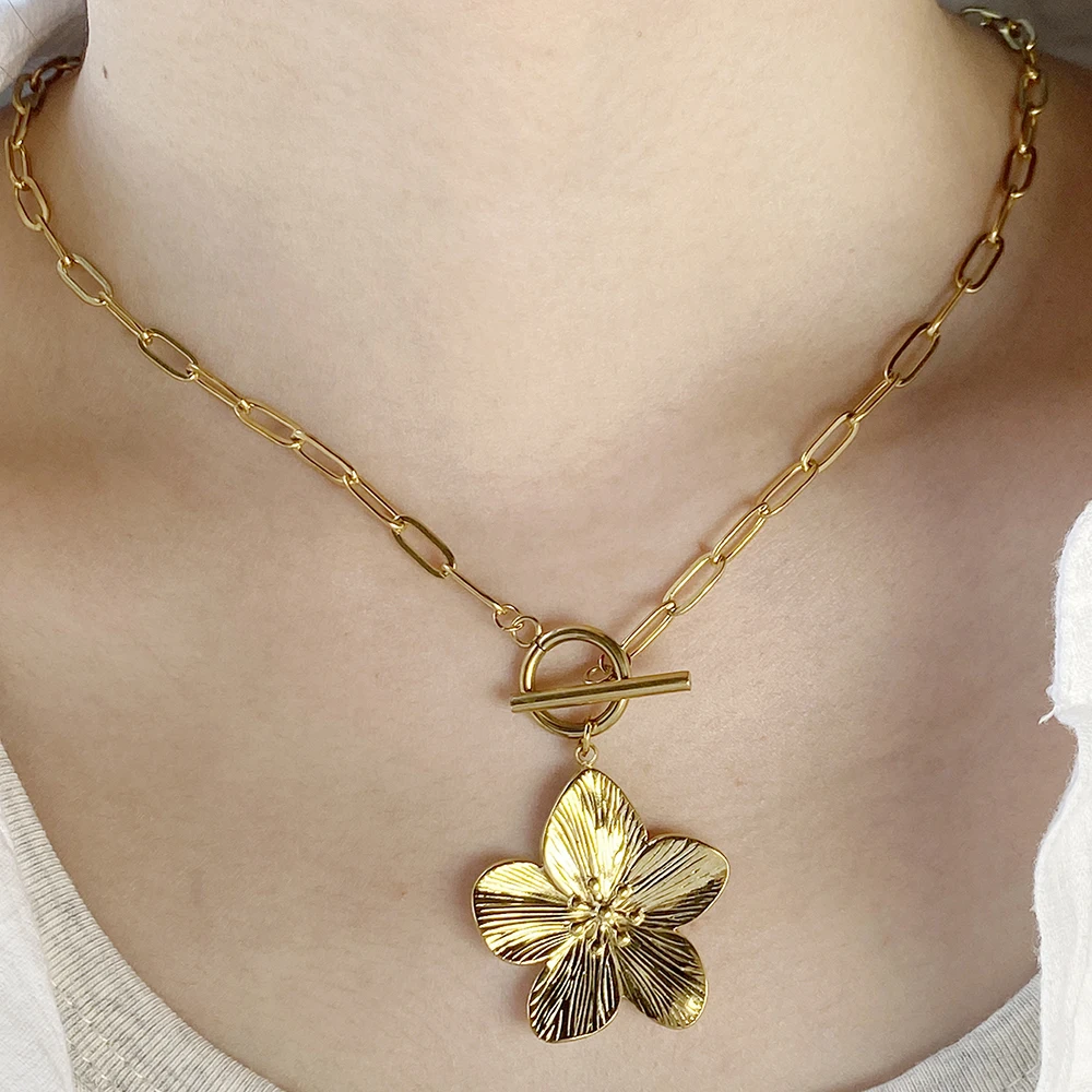 

Elegant Waterproof Stainless Steel Flower Pendant Necklace Paper Clip Chain With OT Buckle Rustproof Jewelry Gift for Women