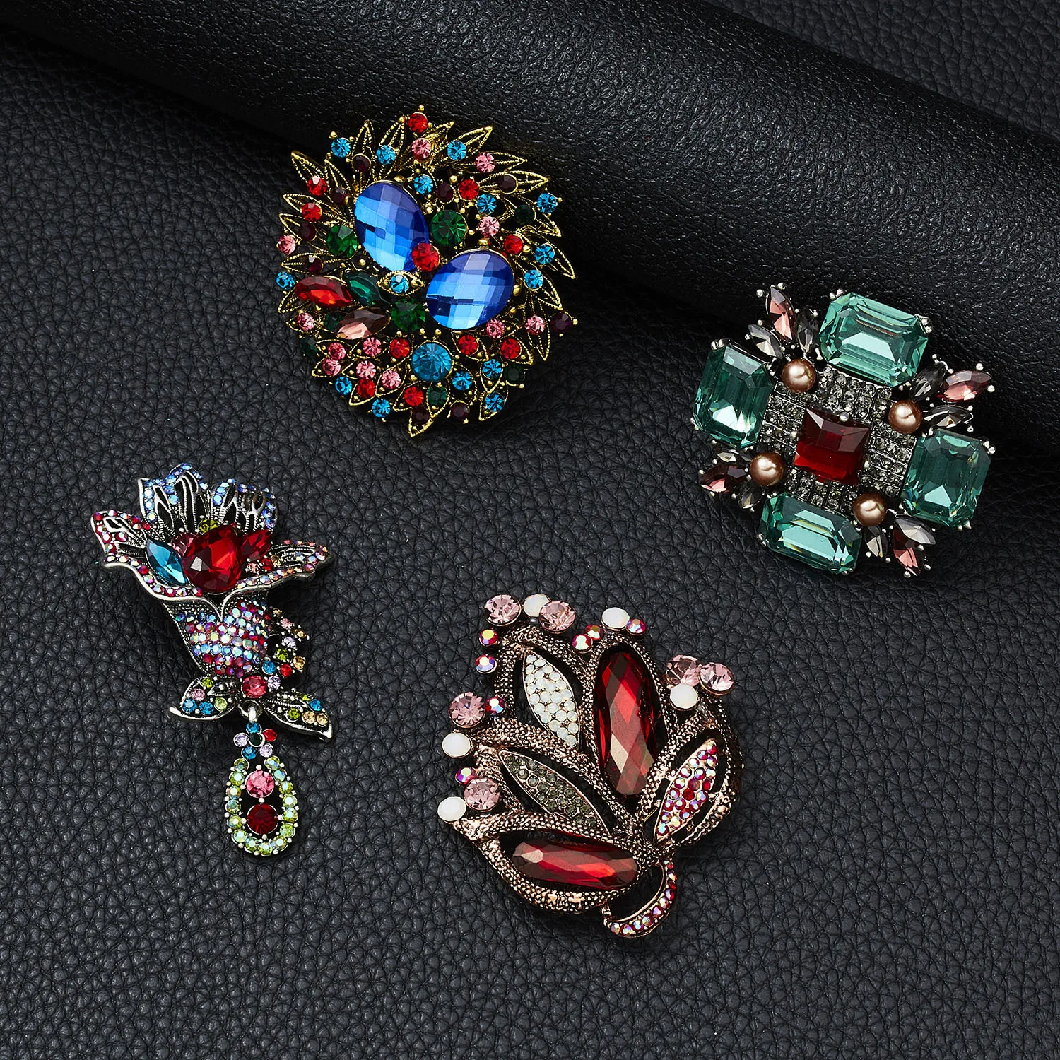 SKEDS Luxury Full Crystal Baroque Brooches Pins For Women Fashion Rhinestone Classic Big Badges Vintage Lady Party Banquet Pin