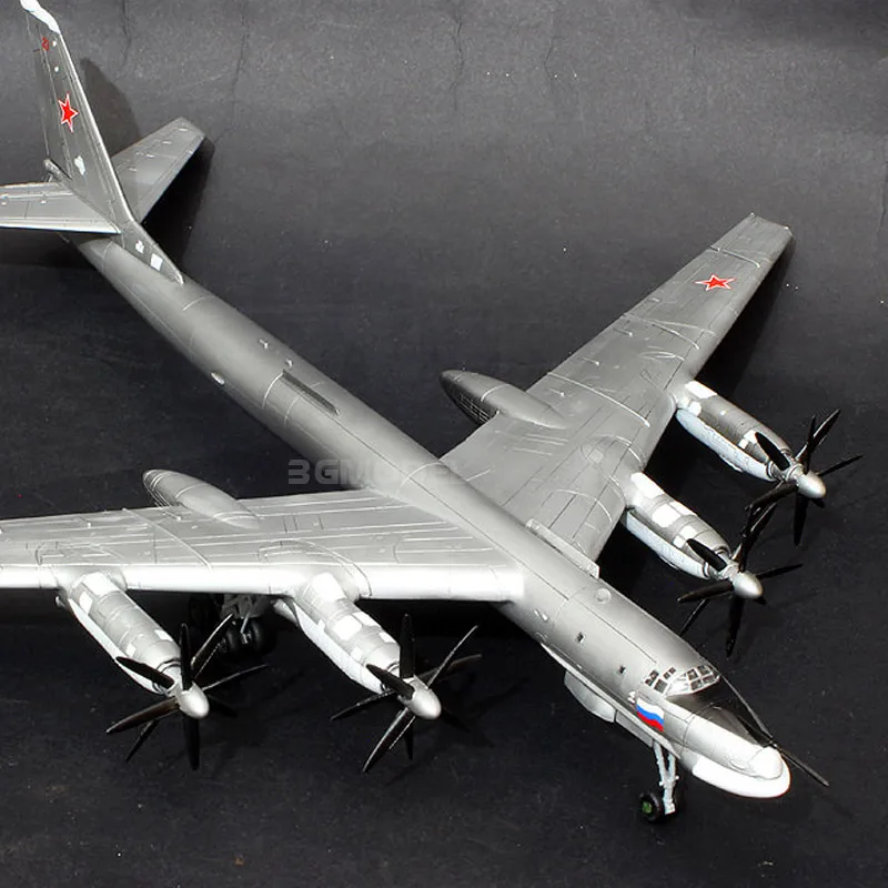 Комплект пластиковой собранной модели самолета Trumpeter TP03904 Tu-95MS "Bear-H" Bomber 1/144