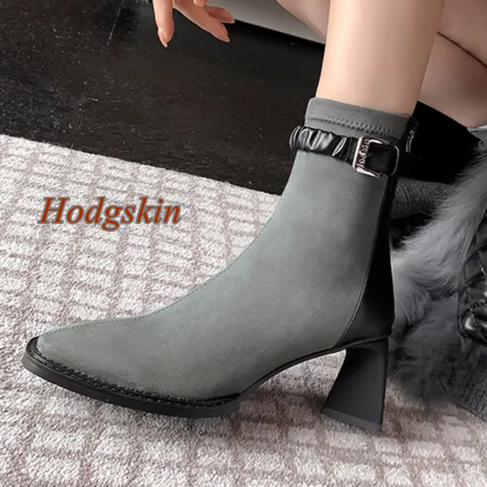 Botas de tacón grueso con remaches y hebilla de cinturón elástico para mujer, botas con cremallera trasera a media pantorrilla y punta redonda, botas informales de otoño a la moda, novedad de 2025