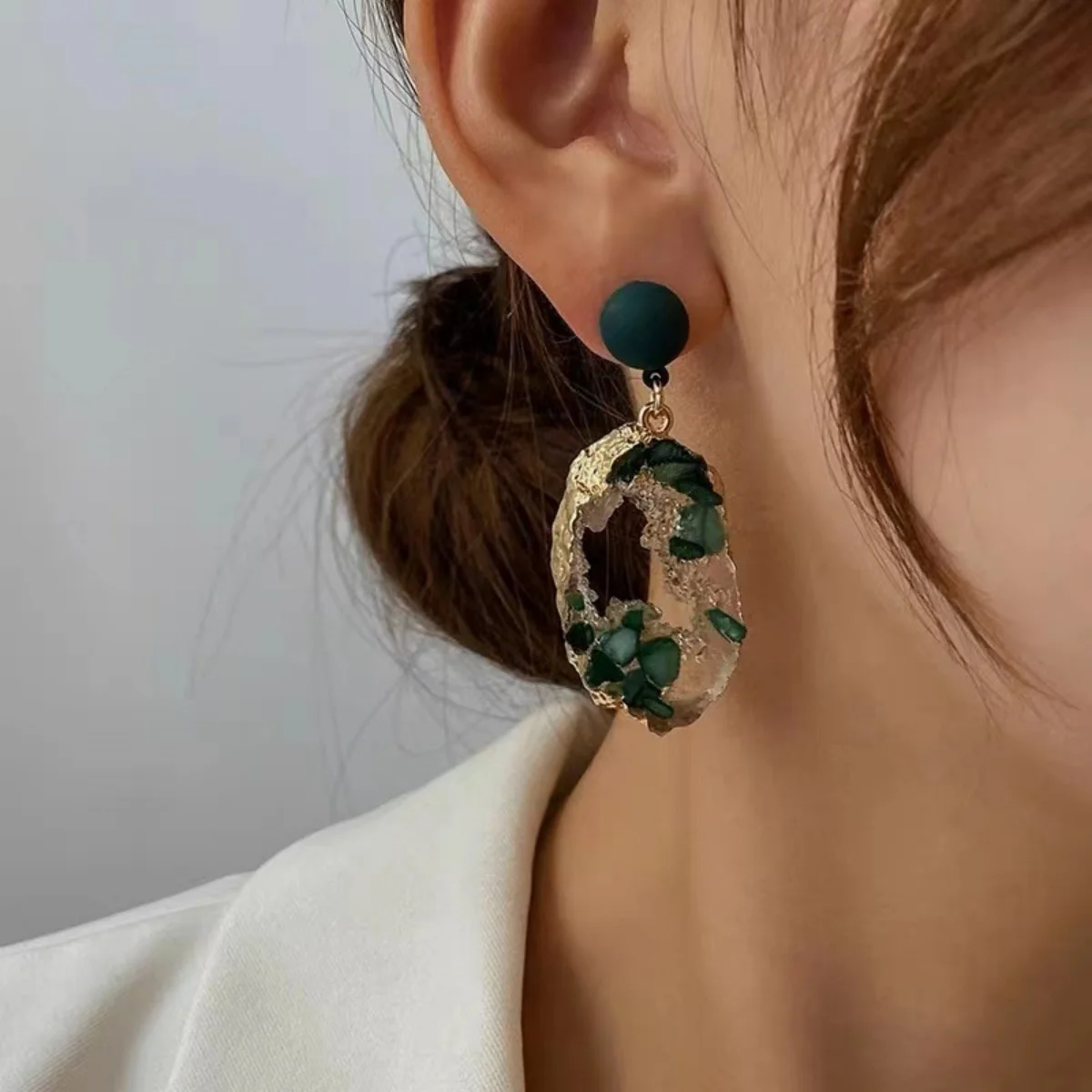 Vintage Emerald Irregular Earrings for Women New in Fashion Personality Drop Earrings Fairycore Luxury Designer Jewelry image 3