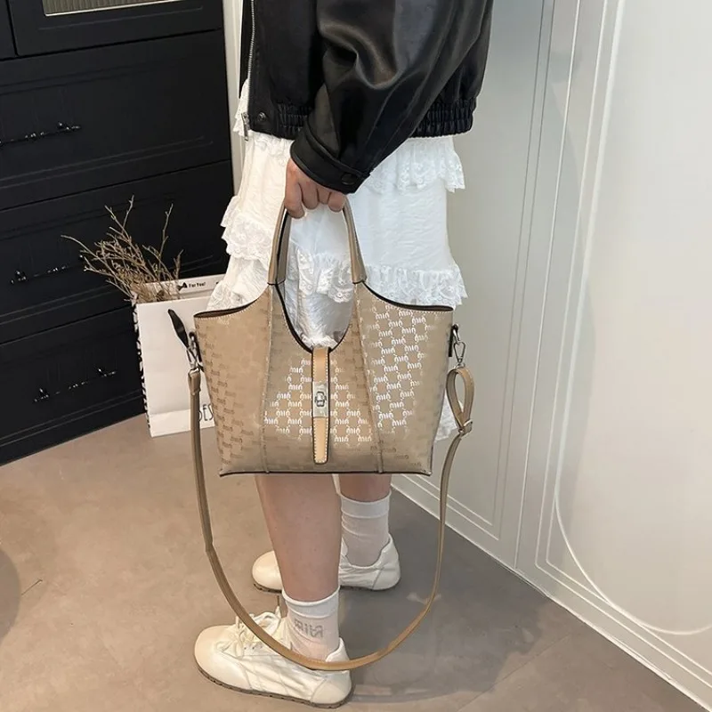 

Luxurious Bohemian Crossbody Handbag Ruffled Detail Maillard Style Underarm Mini Bag Lightweight Trendy