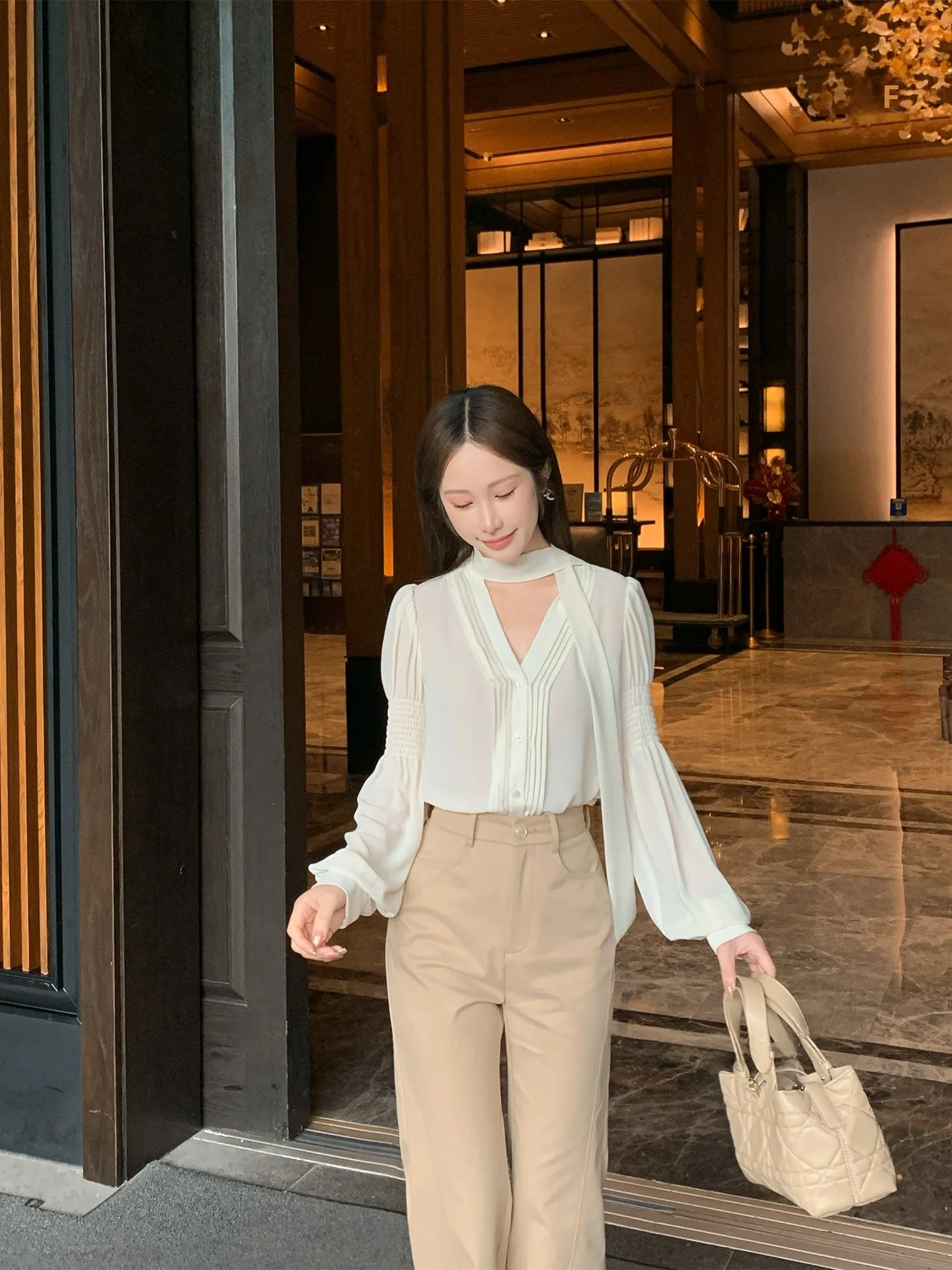

Elegant V-neck Sash Shirt Women's Long Sleeve Spring 2026 Breathable Comfortable Polyester Casual Business Fashion