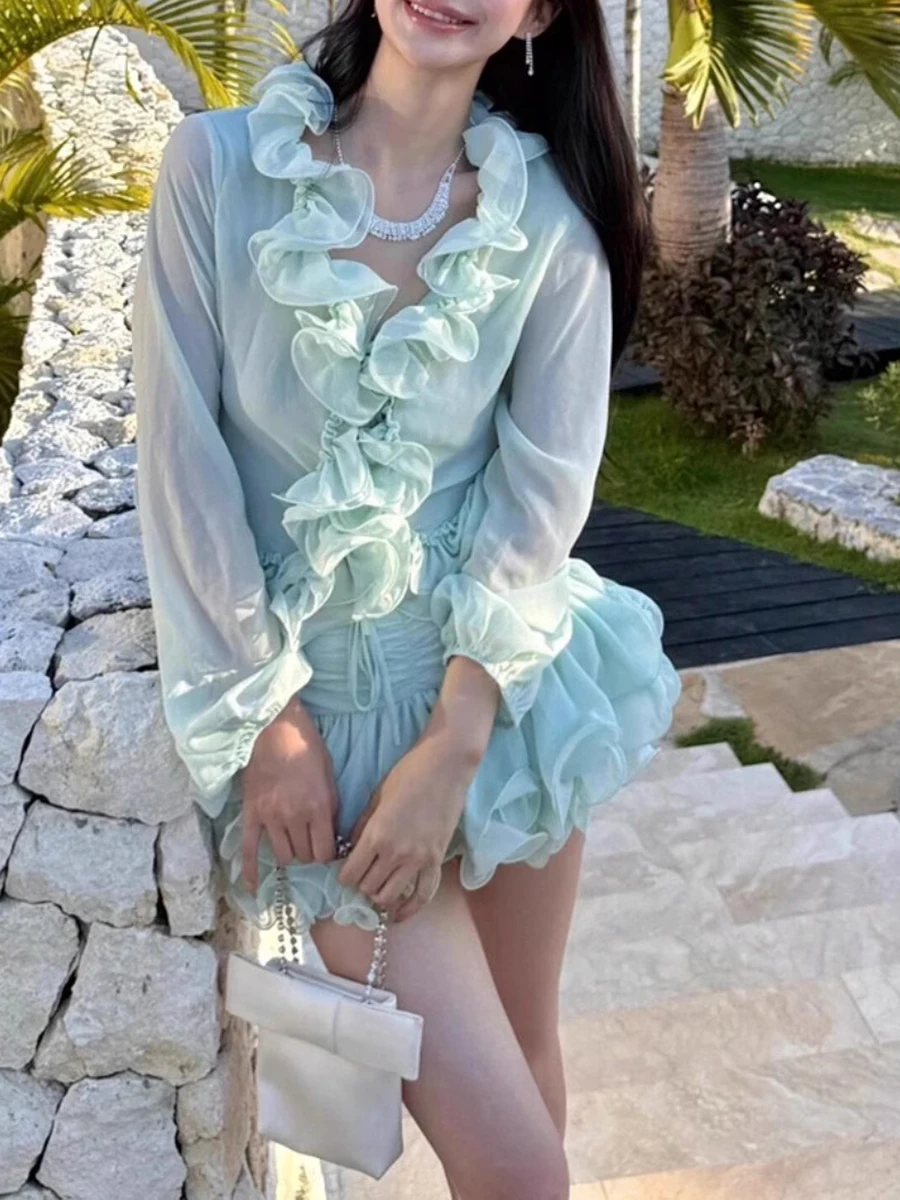 Twotwinstyl sólido emendado fungo dobras conjuntos de duas peças para mulheres com decote em v mangas compridas retalhos rendas até topo mini saia conjunto feminino