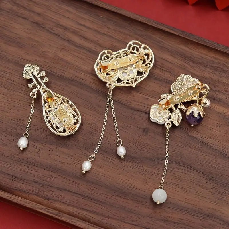 Elegant Style Vintage Women Men Fashion Crystal Brooches Pins Retro Palace Metal Badges Lapel Pin Unisex Party Corsage Jewelry