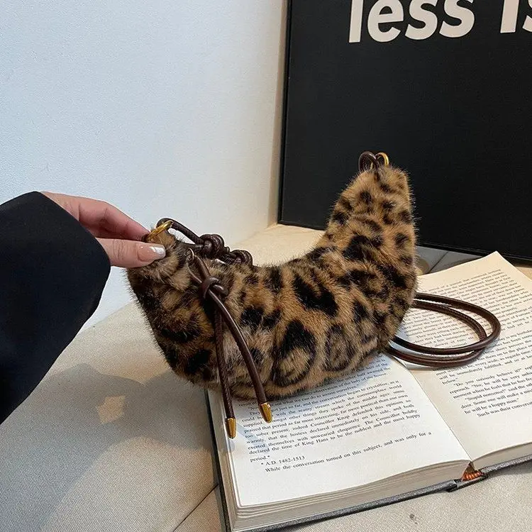 

Faionable Luxury Autumn Winter Rabbit Fur Whole Skin Bag Leopard Print Single oulder Women's Underarm Bag Soft Leather Wa...