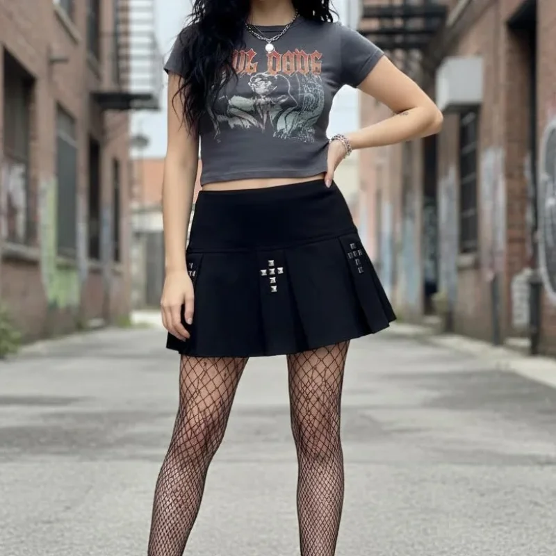 

Европейско-американский готический стиль, декор с горячим тиснением и заклепками, плиссированная короткая юбка, женская одежда, летняя, персонализированная юбка А-силуэта