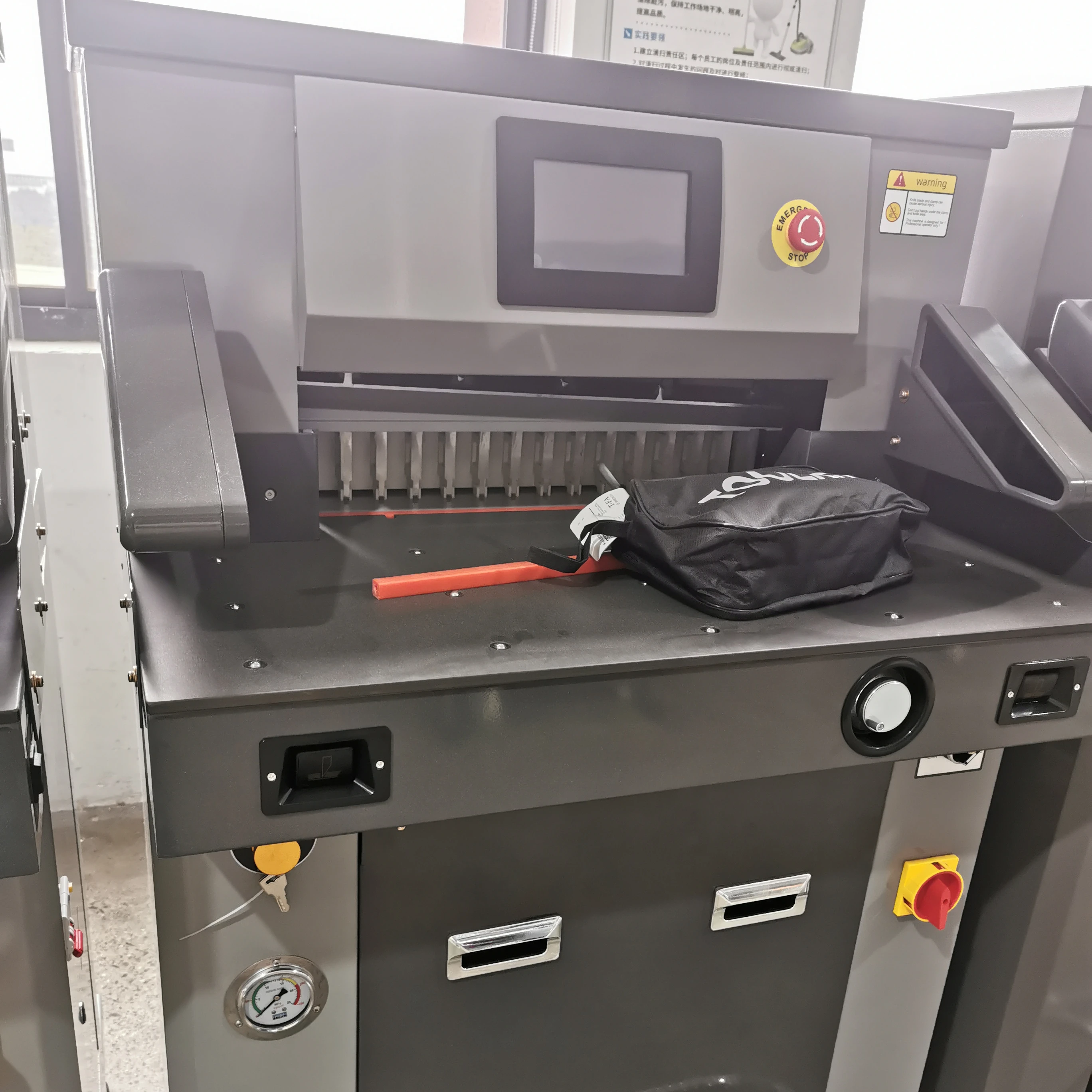 FRONT H520TV7 Hydraulic 520mm the Hydraulic Paper Cutter Can Be Configured with a Side Table Stainless Steel Ball Tabletop