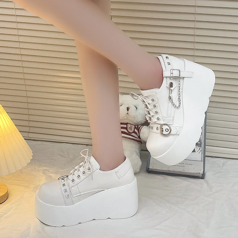 

Новые модные туфли-лодочки в стиле панк с уличными заклепками, черные готические кроссовки на платформе для косплея для девочек, кроссовки на высоком каблуке на танкетке, женские туфли на высоком каблуке Ayakkabi