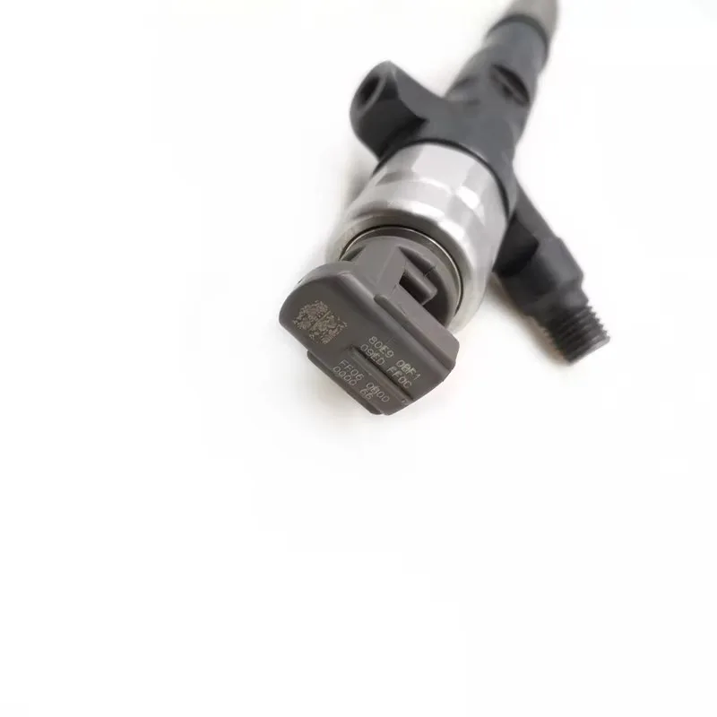 

Common Rail Injector 23670-30300 095000-7750 23670-39276 for HILUX III Pickup 2.5 D-4D 4WD for Denso